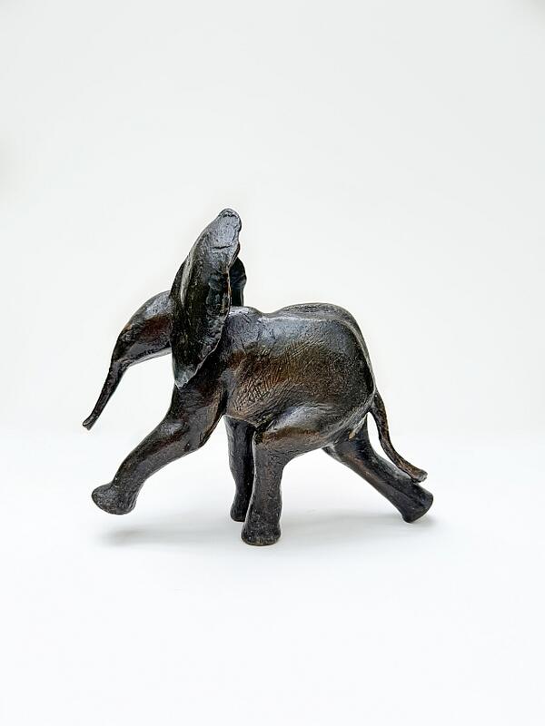 Bild vergrößern: Hans Joachim Ihle, Stürmender junger Elefant, 1968, Bronze
